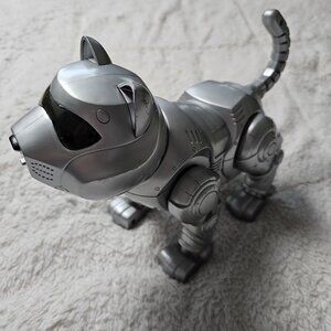 Vintage Manley Quest Tekno Kitty Silver (Powers on, Needs Work or For Parts)